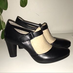 Ecco -Mary Jane Pump-size us7-7.5